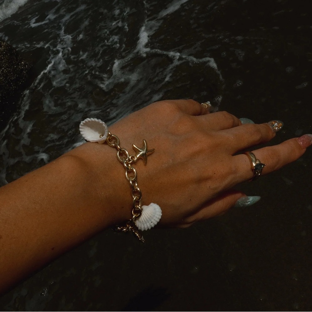 HeyMaeve lovina 18k gold plated real seashell bracelet adjustable *